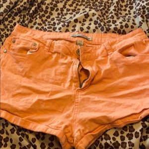 Peach shorts 🍑